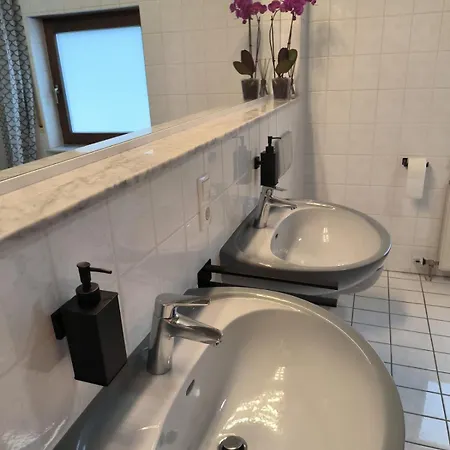 Apartment Amliving - Wohnen Mit Viel Platz - Ganzes Haus Mit Garten Und Garage