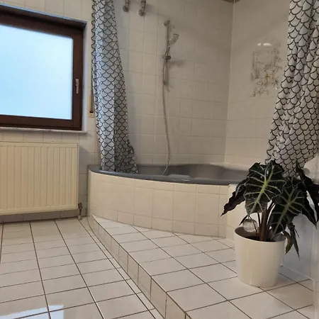 Apartment Amliving - Wohnen Mit Viel Platz - Ganzes Haus Mit Garten Und Garage