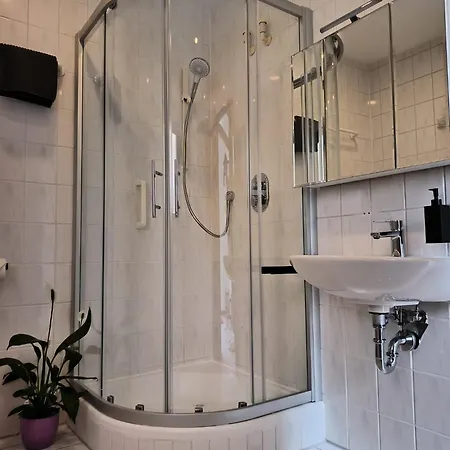 Amliving - Wohnen Mit Viel Platz - Ganzes Haus Mit Garten Und Garage Apartment Ramstein-Miesenbach