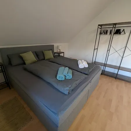 Apartamento Amliving - Wohnen Mit Viel Platz - Ganzes Haus Mit Garten Und Garage *