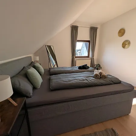 Apartment Amliving - Wohnen Mit Viel Platz - Ganzes Haus Mit Garten Und Garage *