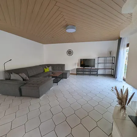 Amliving - Wohnen Mit Viel Platz - Ganzes Haus Mit Garten Und Garage Apartment