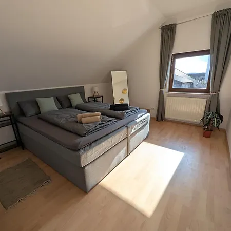 Apartamento Amliving - Wohnen Mit Viel Platz - Ganzes Haus Mit Garten Und Garage *