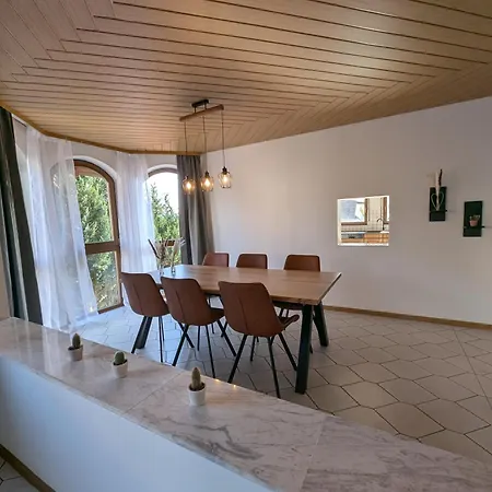 Amliving - Wohnen Mit Viel Platz - Ganzes Haus Mit Garten Und Garage Apartamento *